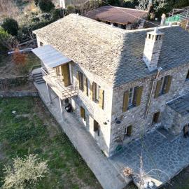 Epirus Historic home 1903، فندق في Vourgareli