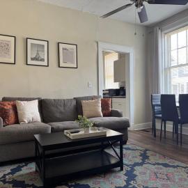 The Harrison Apartments – hotel w mieście Evansville