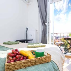 Cozy Apartment next to bus station with perfect city views: Nivy şehrinde bir otel