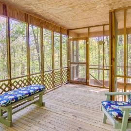 Shenandoah National Park: Cabin w/ Patio!, hotel in McGaheysville
