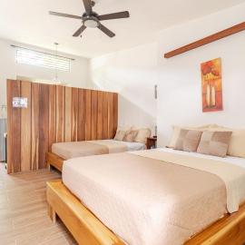 Casa Cocodrilo, Wifi y Confort a 5m Puerto V., hotel i Hone Creek