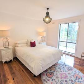 Hill top views, near wineries, sanctuary, main st