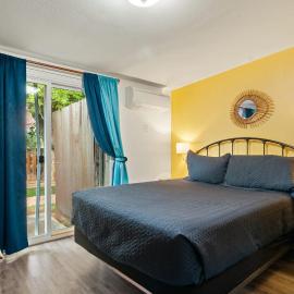 Charming 2 Bedroom Near Downtown - Rose Tree 1