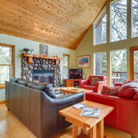 Angel Fire Cabin w/ Deck: Hike, Golf & Cool Off! – hotel w mieście Angel Fire