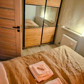 WYPOSAŻONY APARTAMENT, 10 KM szlakiem na Śnieżkę, otoczony górami i spokojem