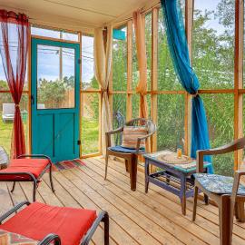 New Mexico Cottage: Private Yard & Hot Tub, viešbutis mieste Truth or Consequences