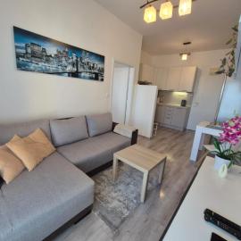 Cosy 2 bedroom flat close to the town with parking