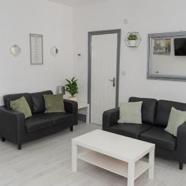 Convenient, Spacious Home, Local shops and Pubs، فندق في Parkside