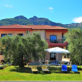 Studios Betty, hotell i Koinyra