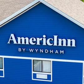 AmericInn by Wyndham Green Bay East, hotel din Green Bay