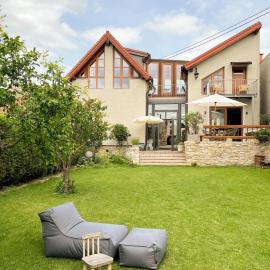 Viesnīca Stilvolle Landhausidylle mit Garten & Sauna pilsētā Hillesheim