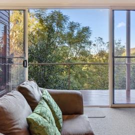 Ravensbourne Escape- Kookaburra Kottage: Ravensbourne şehrinde bir otel
