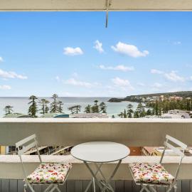 Apartment with Pool Access a minute to the Beach