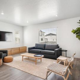 Family-Friendly 3-Story Home Sleeps 8, Hotel in American Fork