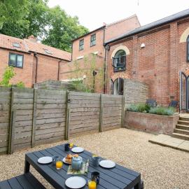 7 Swan Court