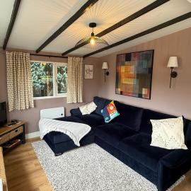 Robins' Rest - 22 Caer Beris Luxury Lodge Park NEW Sleeps 6 Riverside Retreat- No Contractors or work vehicles permitted