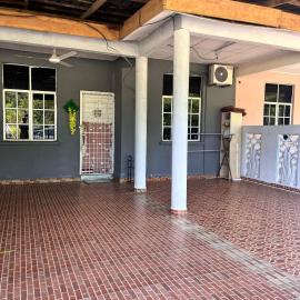 KAK JA HomeStay, hotel in Paka