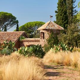 Château Saint Roux Le Luc-Le Cannet des Maures, hotel in Le Cannet-des-Maures