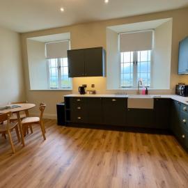 Spacious & stylish riverside apartment in Ross on Wye, hotel in Wilton