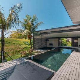 Ricefield view 3BR designer Villa 1 min from beach, hotel Mengwiben