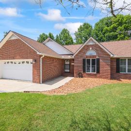 Cookeville Family Retreat 3BR Home with Yard Close to TTU & Town, hotel in Cookeville