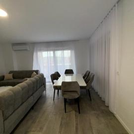 Apartments in Klina, hotel in Zajmovo