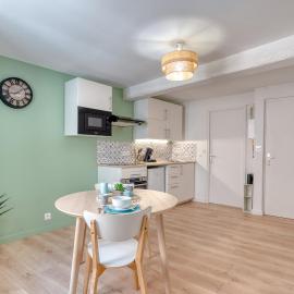 L'Escale charmante & cosy - T2 - Montluel, hôtel à Montluel
