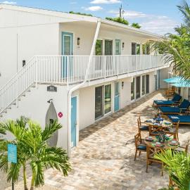 Sea Foam - Pet Friendly, Located in Siesta Key Village, Steps to Siesta Key Beach!