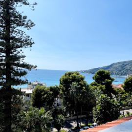 Luxury Penthouse Belvedere Suite - Ospedaletti, hotel u gradu 'Ospedaletti'