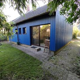 Blaues Haus - kleinere Doppelhaushälfte in Stadtkernnähe mit traumhaftem Bad und Küche, ξενοδοχείο σε Neukirchen-Vluyn