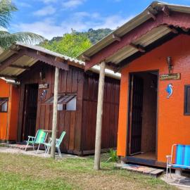 Piratas Cabanas Camping Bar, hotel in Parati-Mirim