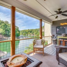 Lakefront Fun Near Clemson! Retreat w/ Pool Access, hotel a Seneca