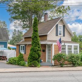 Charming Centrally Located Seaside Retreat