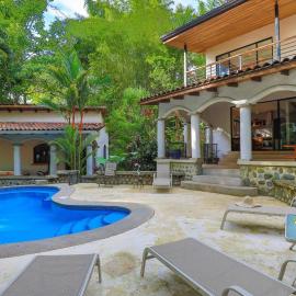 Villa Monos, 2BR Home, 1BR Guest House and Pool, hotel in Manuel Antonio