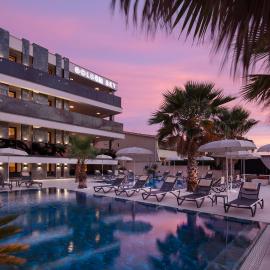 Malibu Imperial Seafront Apartments, hotel a Vir