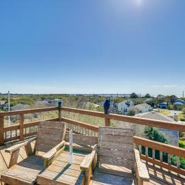 Spacious Kill Devil Hills Getaway w/ 3 Decks!，屠魔崗的飯店