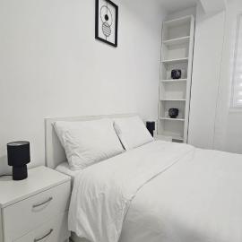 Apartament Alb&Negru, hotel u gradu 'Sebeş'