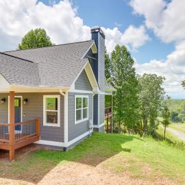 Cozy Blue Ridge Cabin: Game Room & Mountain Views, hotel v destinácii Morganton