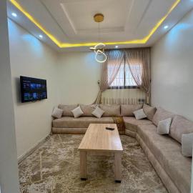 Spacious 2-Bedroom Apartment Near City Center, hotel in Tagadirt