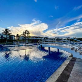Apartment with access to the beach, pools and spa