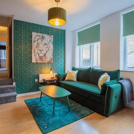 Crown Street Retreat, хотел в Халифакс