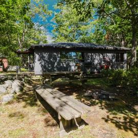 3-Bedroom Cottage #9 - Sand Bay, hotel en Dillon