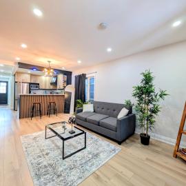 Hamilton Ontario 2 BR Wi-Fi Workspaces Near Ottawa, Hotel in Hamilton