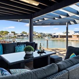 Private Jetty -Family & Pet Friendly, hotel u gradu Mandura