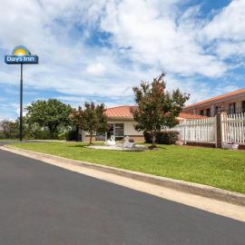 Days Inn by Wyndham Augusta Wheeler Road, hotel em Augusta