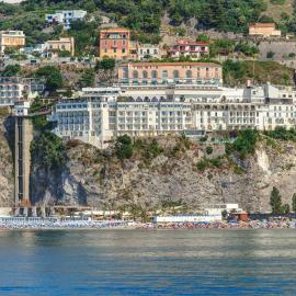 Viesnīca Lloyd's Baia Hotel pilsētā Vjetri