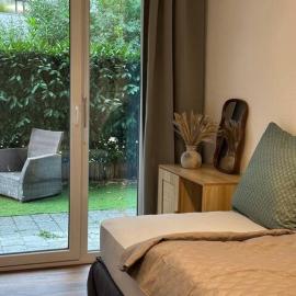 Central Hideaway Garden, Parking, Cinema,4,5rooms, hotel in Zurich