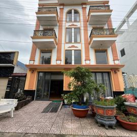 Hotel 5 Sao, hotel v destinácii Bến Lức
