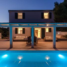 Holiday home Voga, hotel in Maslinica