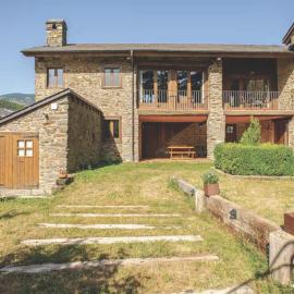 Cal Masover, casa de piedra rehabilitada, hotel en Planoles
